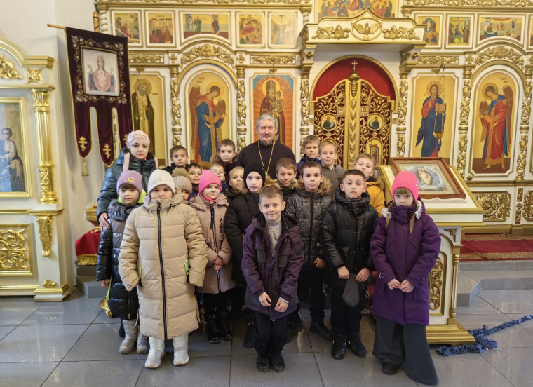 Экскурсия в храм во имя великомученика и целителя Пантелеимона.